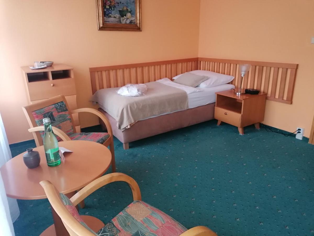 蒙蒂Spa酒店 Františkovy Lázně 外观 照片